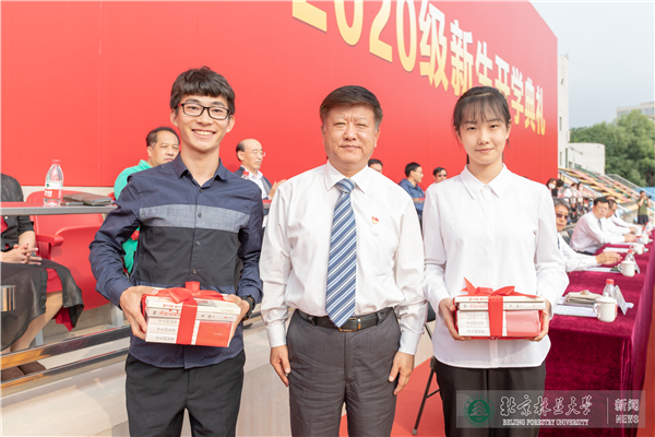 2020級開學(xué)典禮舉行 6165名新生開啟大學(xué)生活